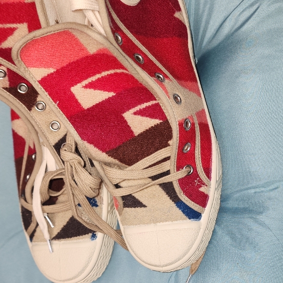 Pendleton Shoes - NEW Unworn Pendleton Red and Tan Geometric Patterned Sneakers